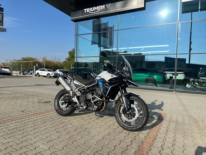 Triumph (2026) Tiger 900 Alpine Edition akce - fotka 3 z 10