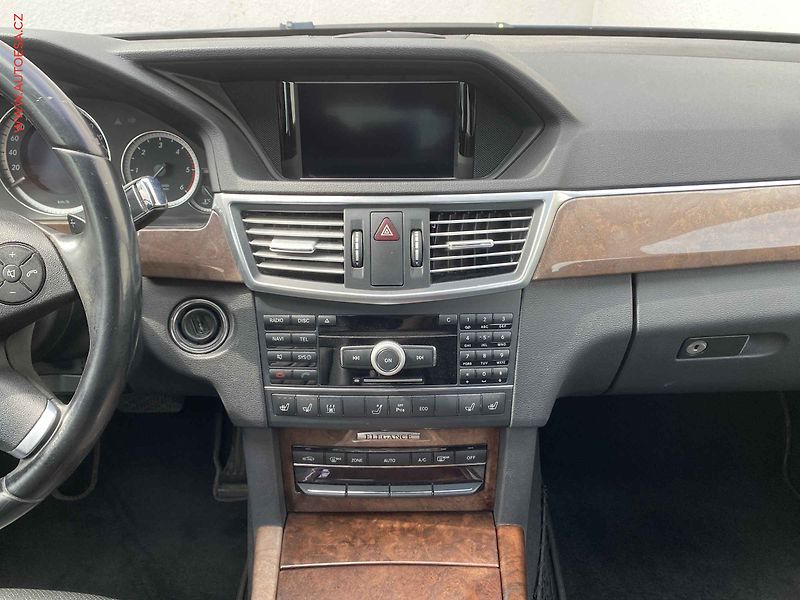 Mercedes-Benz Třídy E (2011) 2.2 CDi E250, Elegance, AT - fotka 12 z 17