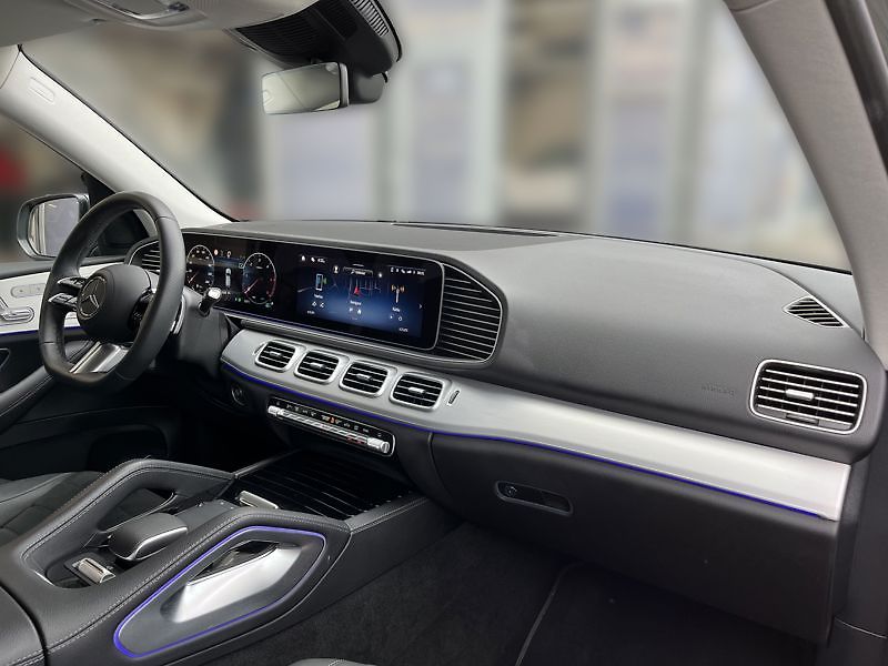 Mercedes-Benz GLE 300 d 4MATIC AMG Line Airmatic - fotka 15 z 18