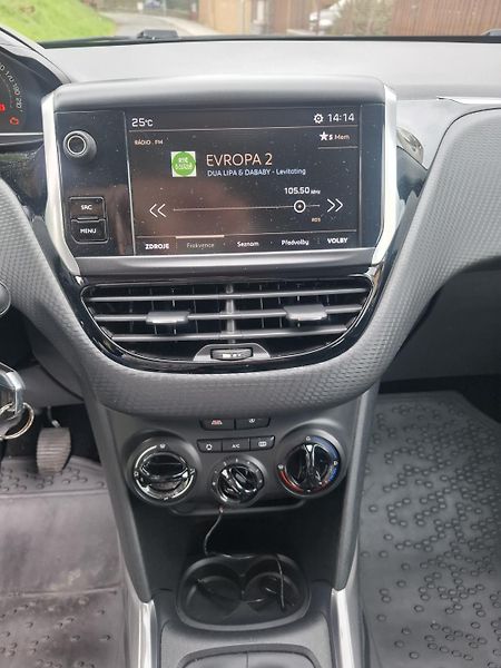 Peugeot 2008 (2019) Perfektni tech.stav - fotka 17 z 20