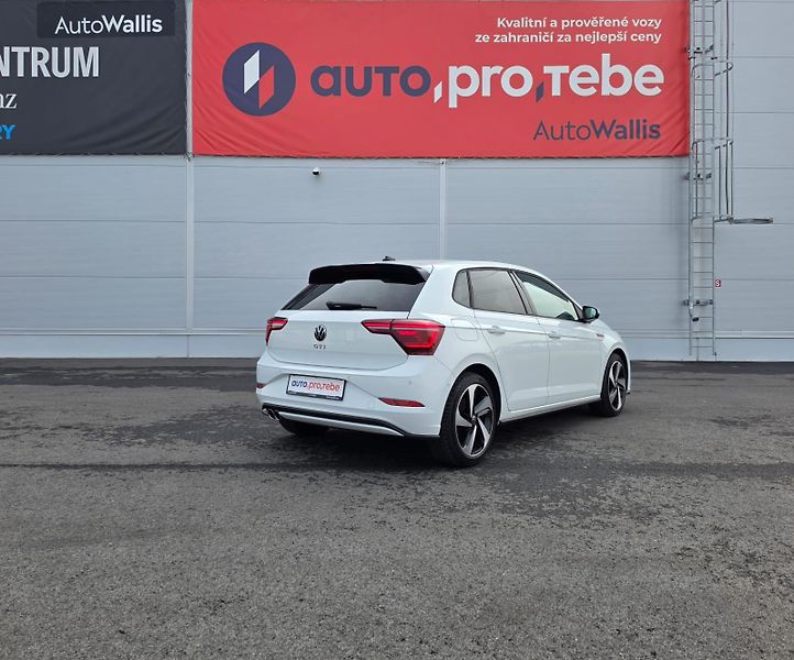 Volkswagen Polo GTI 2.0TSI DSG 152kW DPH 1.Maj - fotka 4 z 22