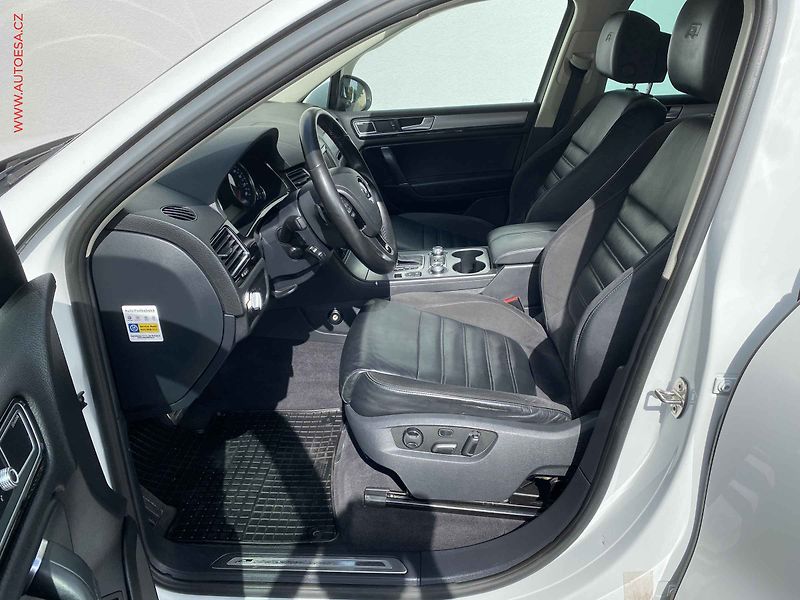 Volkswagen Touareg (2017) 3.0TDi 4x4, ČR, R-Line, TZ - fotka 9 z 23