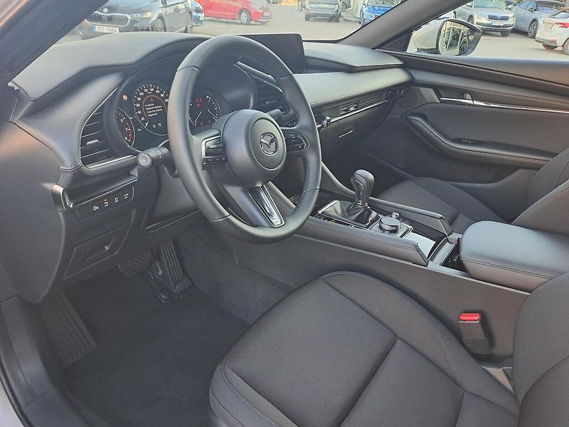 Mazda 3 2.5L e-SKYACTIV G 103 kW - fotka 16 z 20