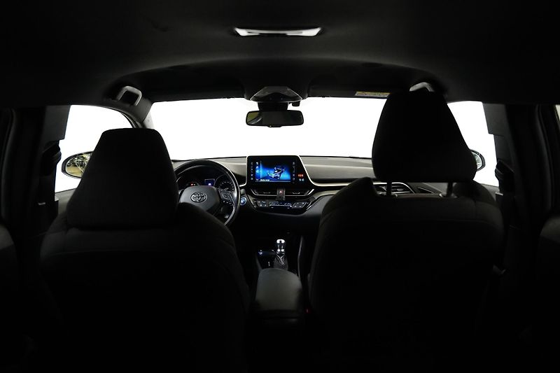 Toyota C-HR - fotka 27 z 29