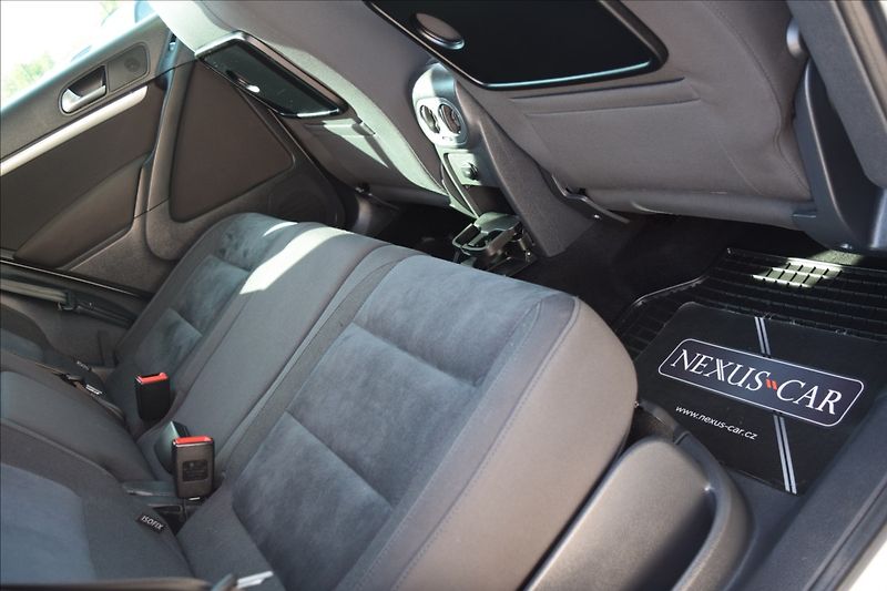 Volkswagen Tiguan 2,0 TDI 81KW ALU NÍZKÝ NÁJEZD - fotka 45 z 47