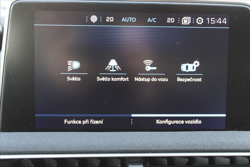 Peugeot 3008 1,2 i 96kW  1.MAJ,ČR,ALLURE - fotka 17 z 35