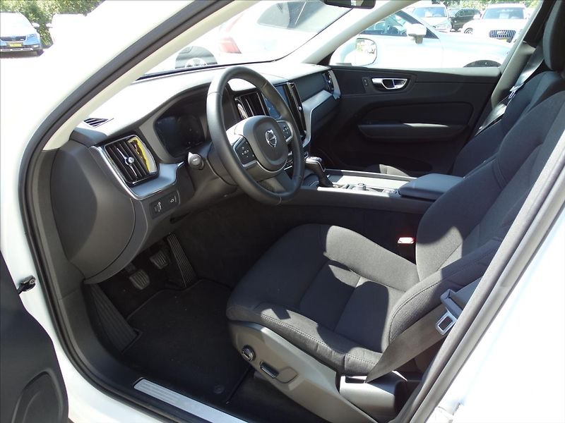 Volvo XC60 2,0 D3 Momentum MAN ČR - fotka 13 z 22