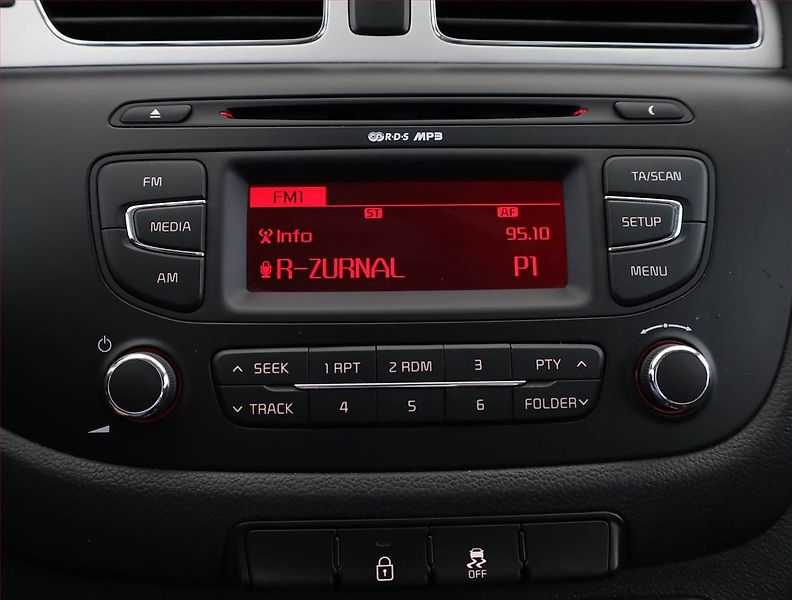 Kia Ceed (2013) 1.4 CVVT, Tempomat - fotka 13 z 17
