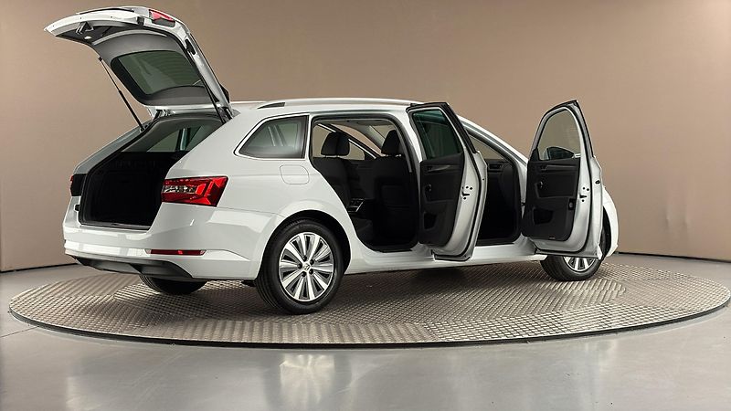 Škoda Superb 2.0 TDI DSG Style Combi - fotka 6 z 28