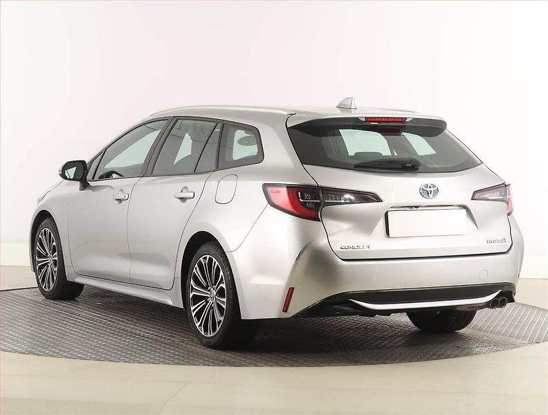Toyota Corolla (2022) 2.0 Hybrid, digi klima - fotka 4 z 21