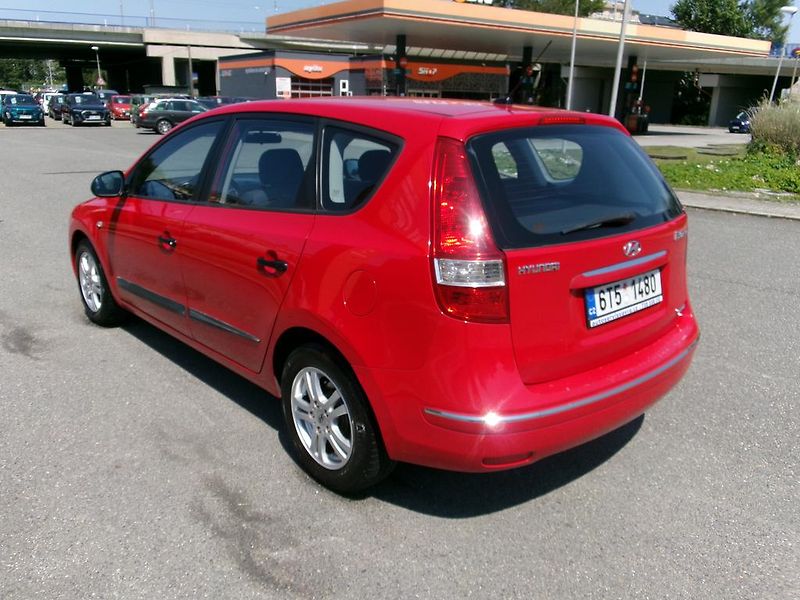 Hyundai i30 (2009) CW 1.6 CRDi KOUPENO ČR - fotka 3 z 10