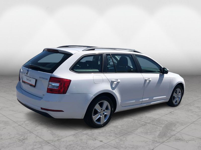 Škoda Octavia Combi 1.6 TDi Ambition - fotka 2 z 26