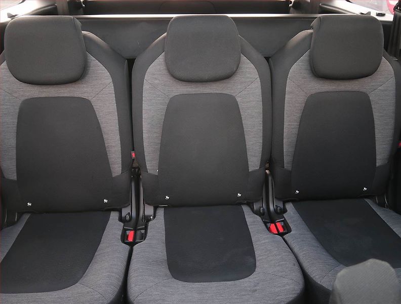 Citroën C4 Picasso (2018) 1.6 BlueHDi, 7 míst, Navi - fotka 10 z 21