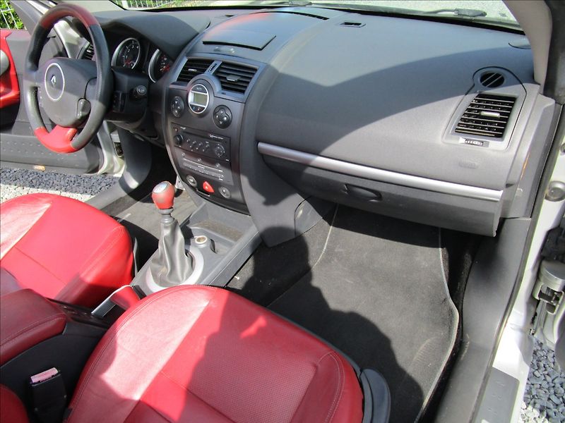 Renault Mégane 2.0T 16V, Cabrio - fotka 15 z 47