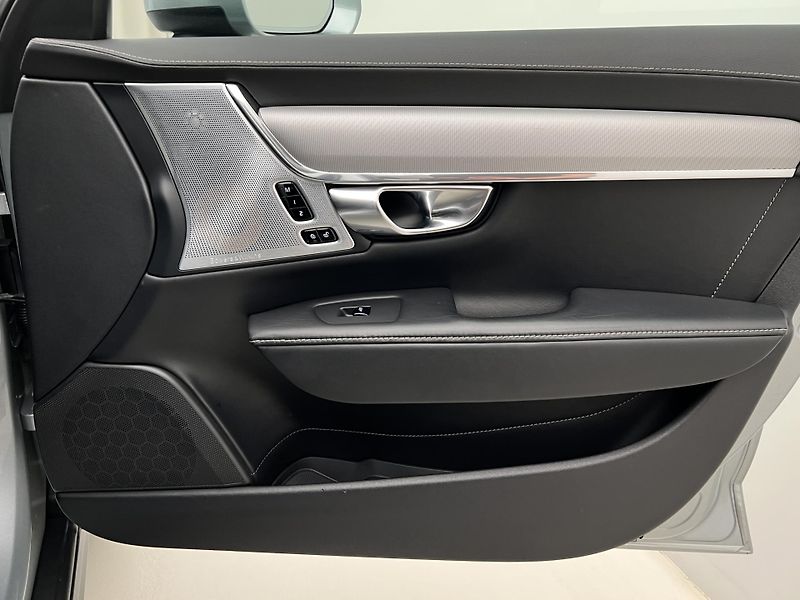 Volvo V90 CC D5 AWD PRO AUT - fotka 41 z 41
