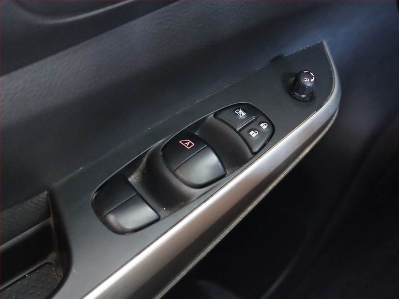 Nissan Navara (2017) 2.3 dCi, 4X4, Serv.kniha - fotka 14 z 19