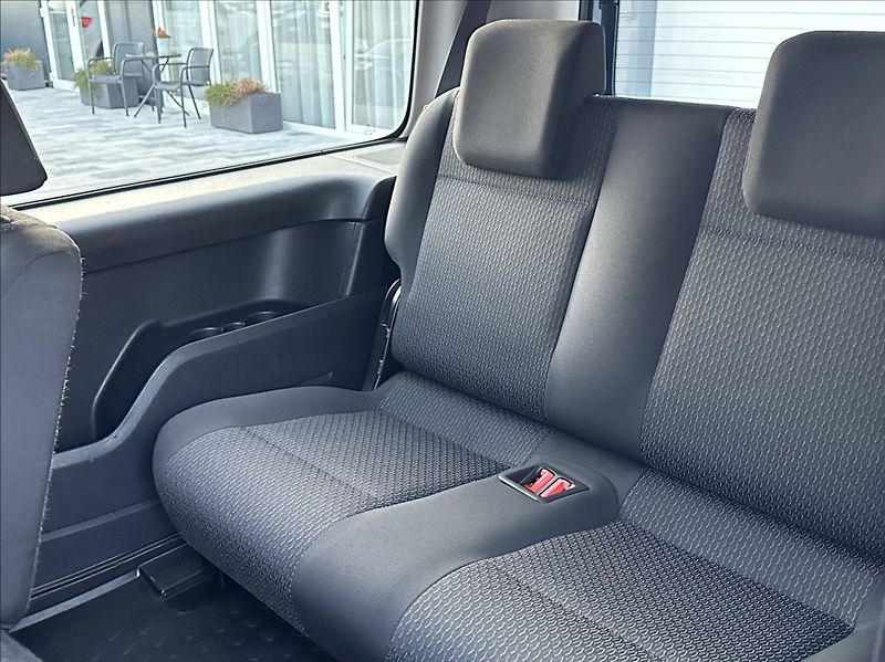 Volkswagen Caddy 2,0 TDI 122PS  Maxi Trend-7 4x - fotka 16 z 53