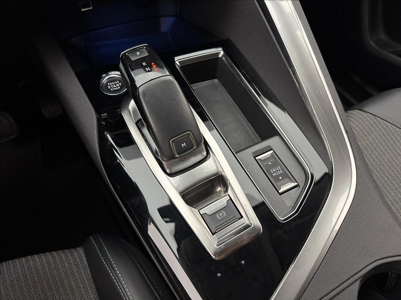 Peugeot 3008 1,2 ALLURE AUTOMAT LED 1MAJ ČR - fotka 25 z 42
