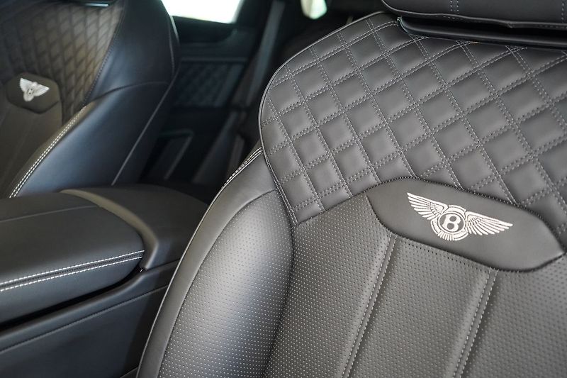 Bentley Bentayga V8, AWD, Panorama, 360° kamera - fotka 22 z 50