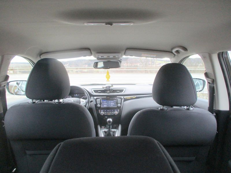 Nissan Qashqai 1.6DIG-T 120kW NAVI VÝHŘEV - fotka 34 z 43