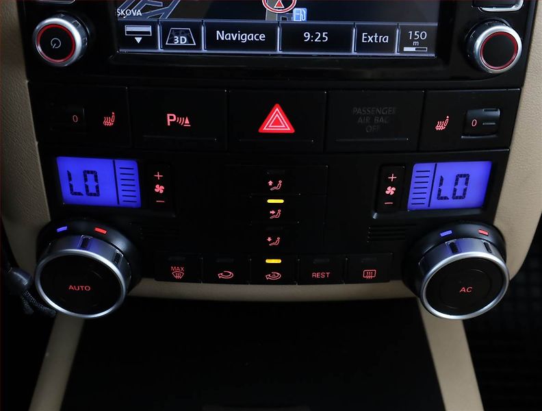 Volkswagen Touareg (2008) 3.0 TDI, 4X4, Automat, Navi - fotka 12 z 17