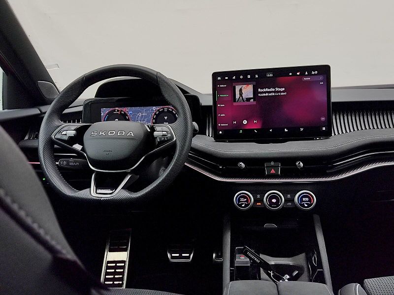 Škoda Superb (2025) Combi SportLine 1,5 Tsi iV DSG - fotka 6 z 49