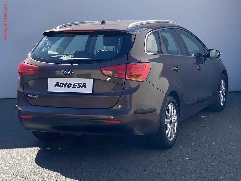 Kia Ceed (2013) 1.4i, 2.maj,ČR, servis.kniha - fotka 4 z 15