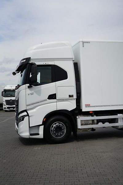 Iveco S-WAY (2023) 420 / E 6 / KONTENER + WINDA / - fotka 29 z 45