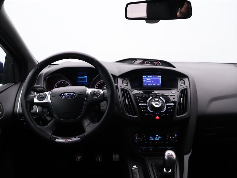 Ford Focus 2,0 EB 184kW ST Aut.klima - fotka 26 z 34