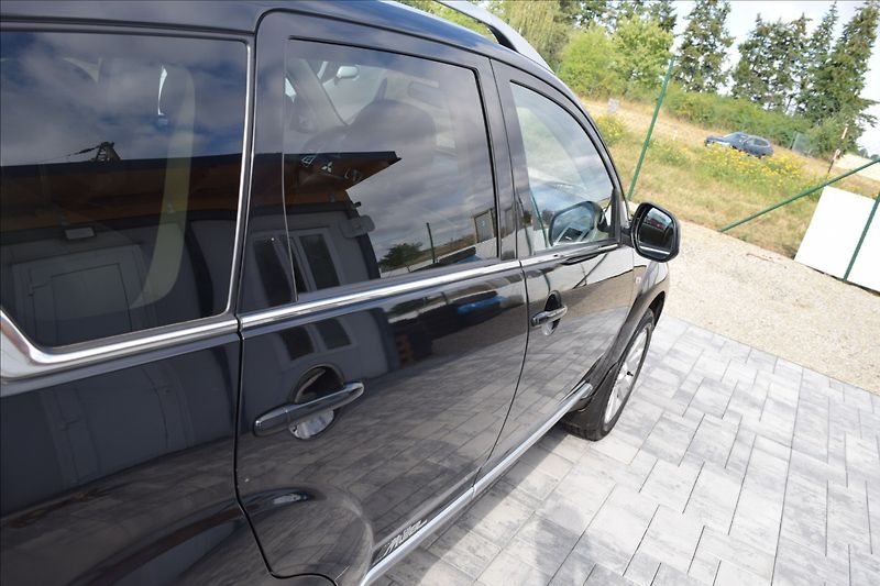 Mitsubishi Outlander 2,2 d 115KW TAŽNÉ 7MÍST 4X4 - fotka 10 z 51
