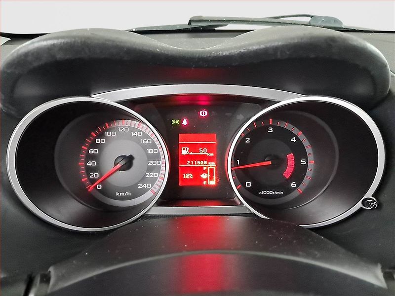 Citroën C-Crosser (2007) 2.2 HDI, 4X4, 7 míst - fotka 11 z 21