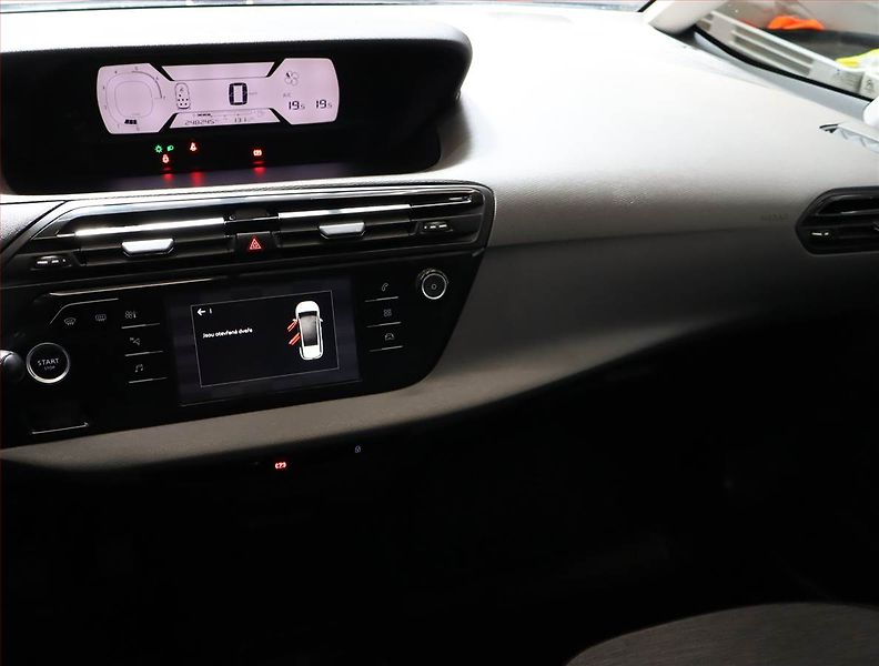 Citroën C4 Picasso (2017) 1.6 BlueHDi, 7 míst, Navi - fotka 8 z 17