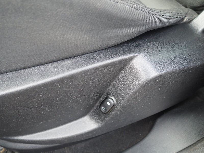 Ford S-MAX (2010) 2.0 TDCI, 120 kW, 7 míst - fotka 21 z 37