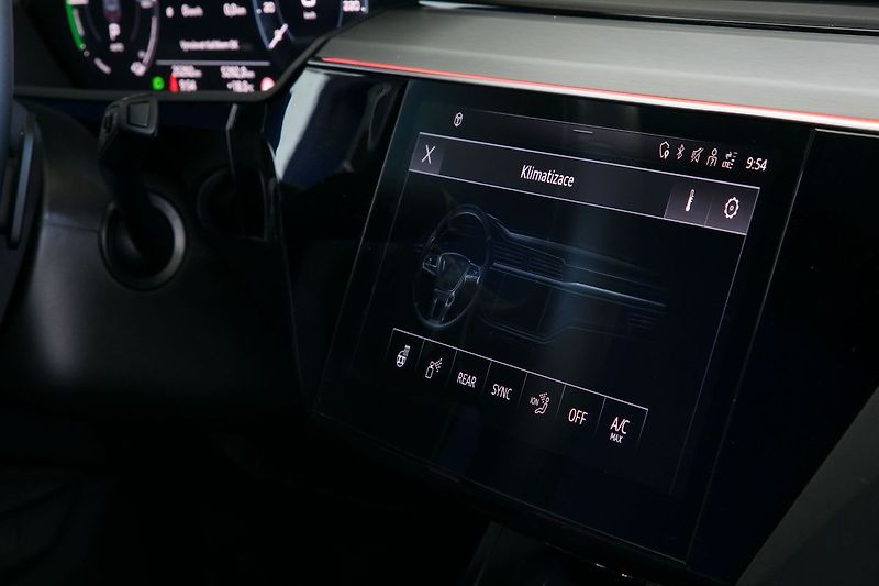 Audi e-tron 55 300kW Pano NightV HUD Tažné - fotka 33 z 50