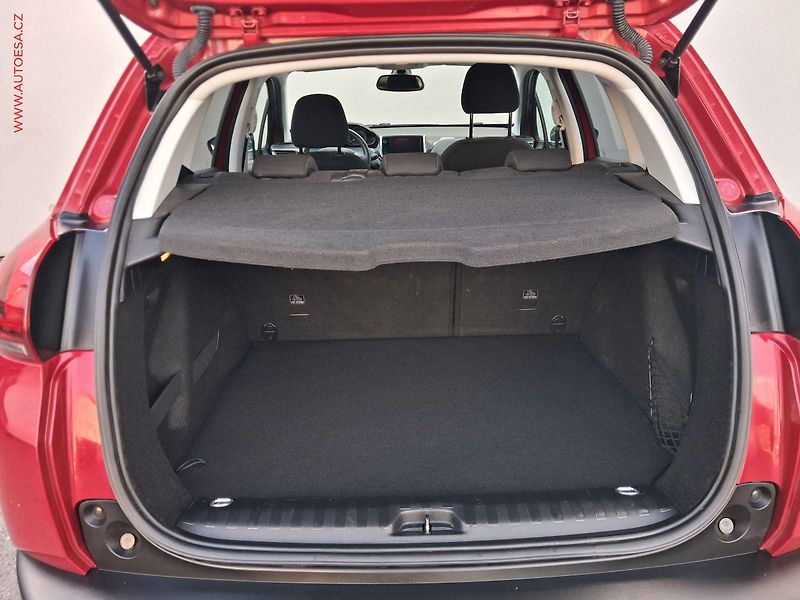 Peugeot 2008 (2017) 1.2 PT, Style, navi, TZ - fotka 7 z 18