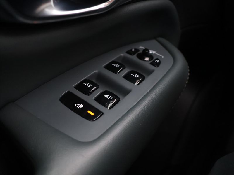 Volvo XC90 2,0 B5 173kW Inscription CZ DP - fotka 15 z 31