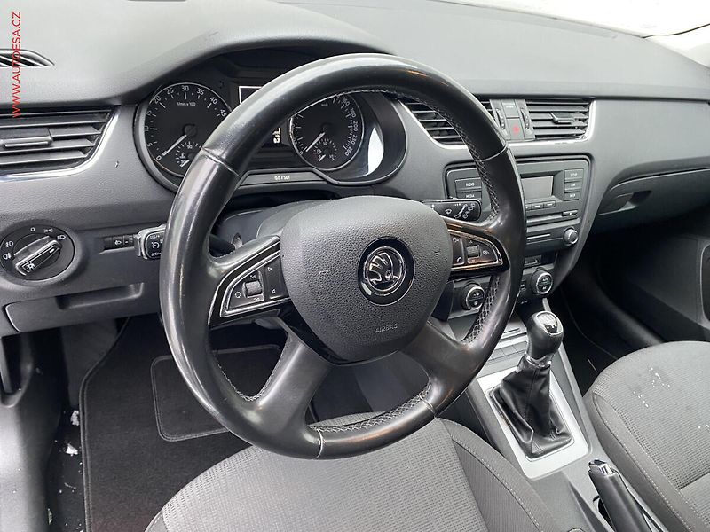 Škoda Octavia (2014) 1.6 TDi, ČR, AC, výhřev sed - fotka 12 z 17