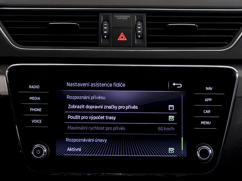 Škoda Superb (2019) STYLE 2.0TDI 140KW DSG 4x4 MAT - fotka 24 z 34