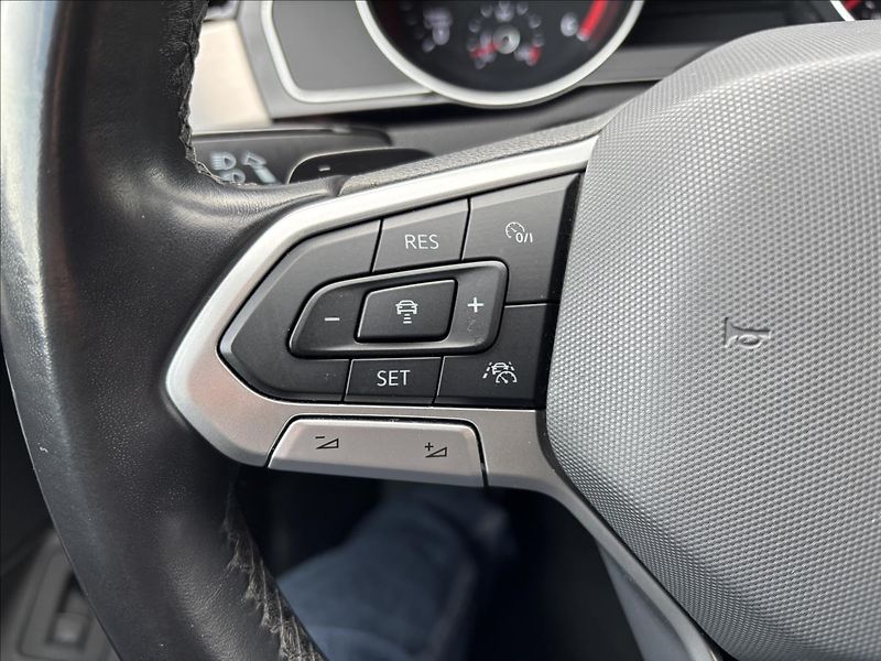 Volkswagen Passat 2,0 TDI R-Line 140kW - fotka 27 z 47