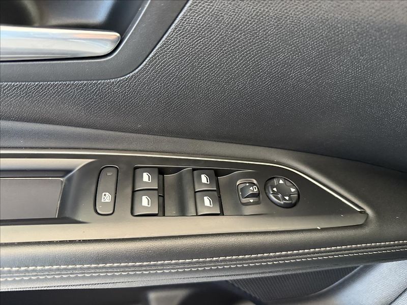 Peugeot 5008 1,5   7.MÍST,ČR,SERVISKA,ZÁRUK - fotka 8 z 20