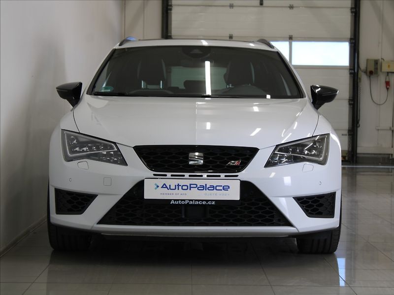 Seat Leon 2,0 Cupra 290 DSG ST Pano.DCC - fotka 2 z 30