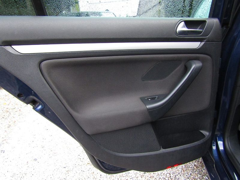 Volkswagen Golf (2012) 1.2 TSI 77kW - fotka 20 z 33
