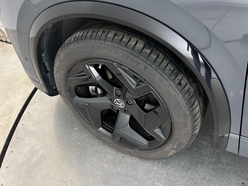 Volkswagen Tiguan R-Line 4MOT DSG - fotka 28 z 31