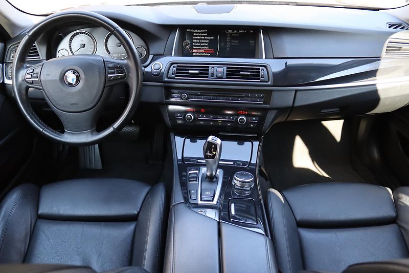 BMW Řada 5 530D XDRIVE F10 190kW - fotka 36 z 50