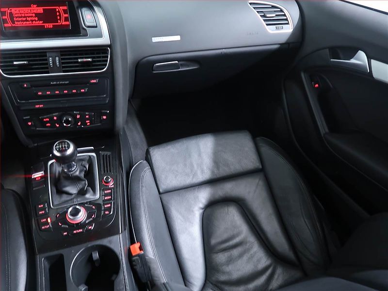 Audi A5 (2009) S-Line 2.0 TFSI, Serv.kniha - fotka 8 z 14