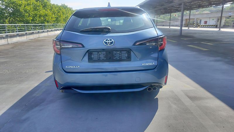 Toyota Corolla 2.0 hybrid, business, navigace - fotka 6 z 29