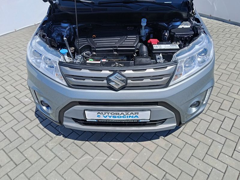 Suzuki Vitara (2015) 1.6 VVT 4x4! Kamera! 2sady kol - fotka 11 z 33