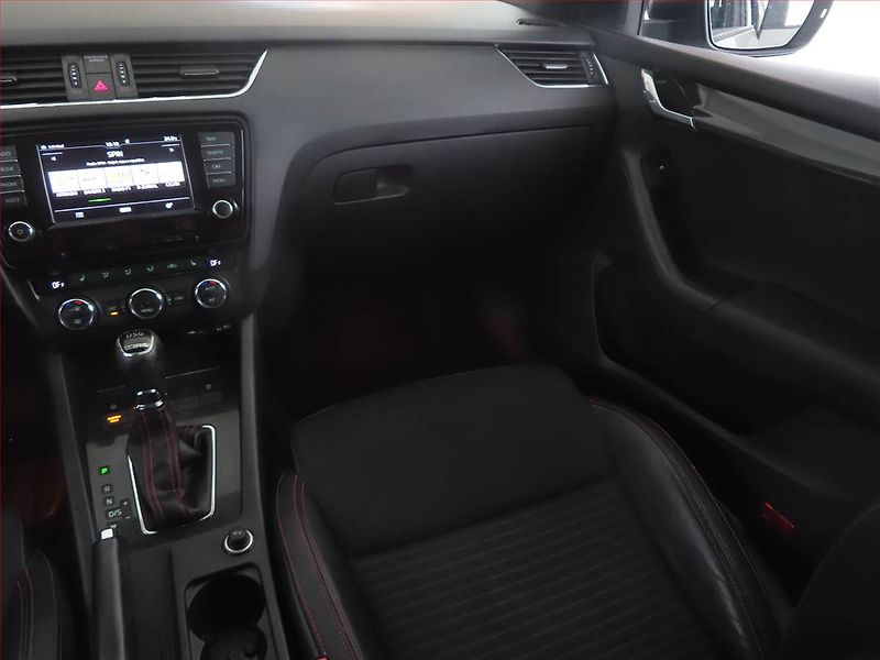 Škoda Octavia (2017) RS 2.0 TDI, Automat, Navi - fotka 8 z 15