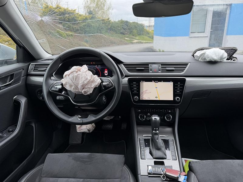 Škoda Superb 2,0TDi 147kW 4x4 automat navi  - fotka 9 z 17