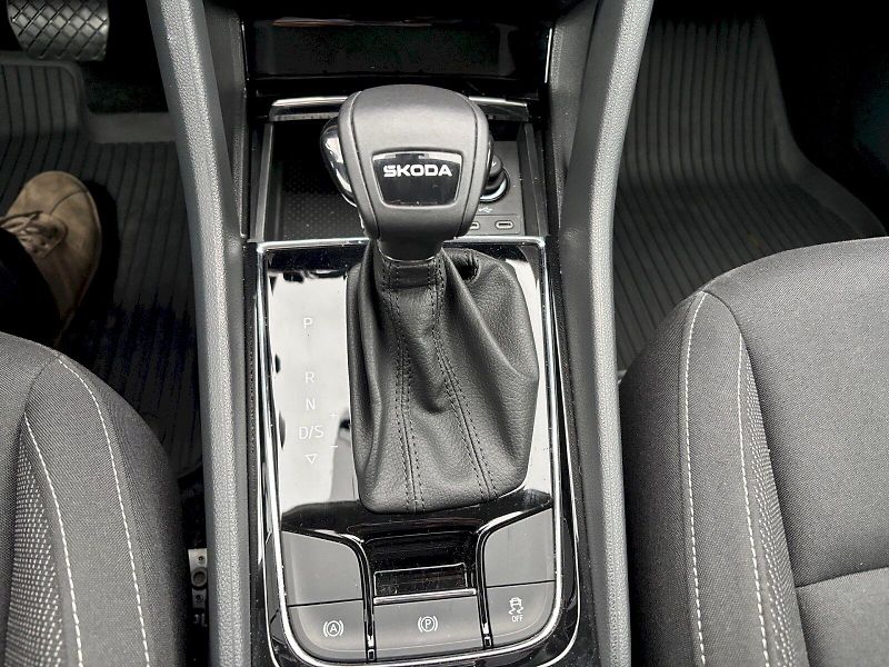 Škoda Karoq (2025) SELECTION 1.5 TSI 110 kW A7F - fotka 30 z 31